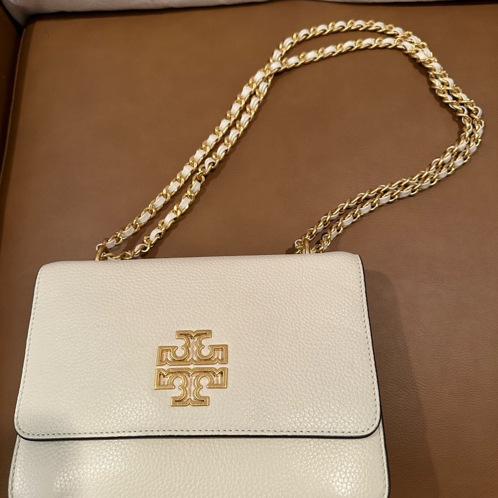 Tory Burch White Shoulder Bag with Gold Chain